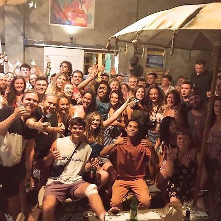 Gili La Boheme Hostel กีลีตราวางัน ภายนอก รูปภาพ