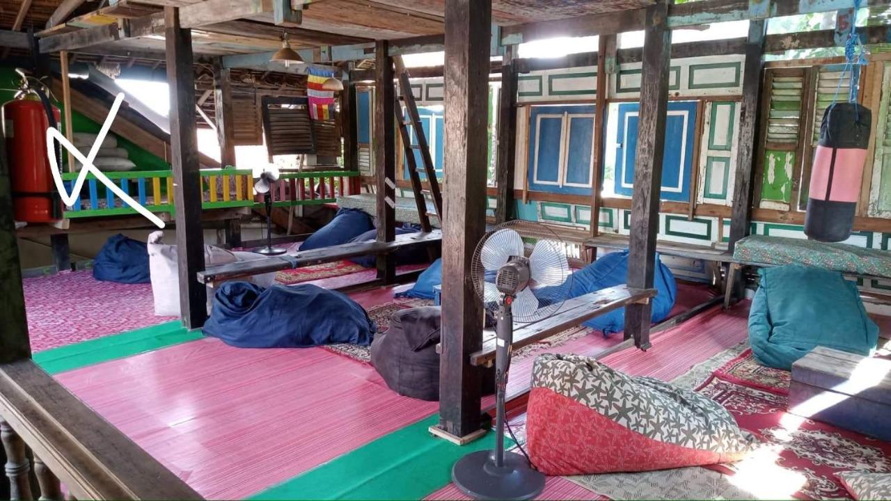 Gili La Boheme Hostel กีลีตราวางัน ภายนอก รูปภาพ
