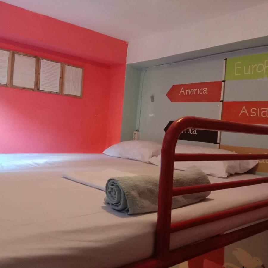 Gili La Boheme Hostel กีลีตราวางัน ภายนอก รูปภาพ