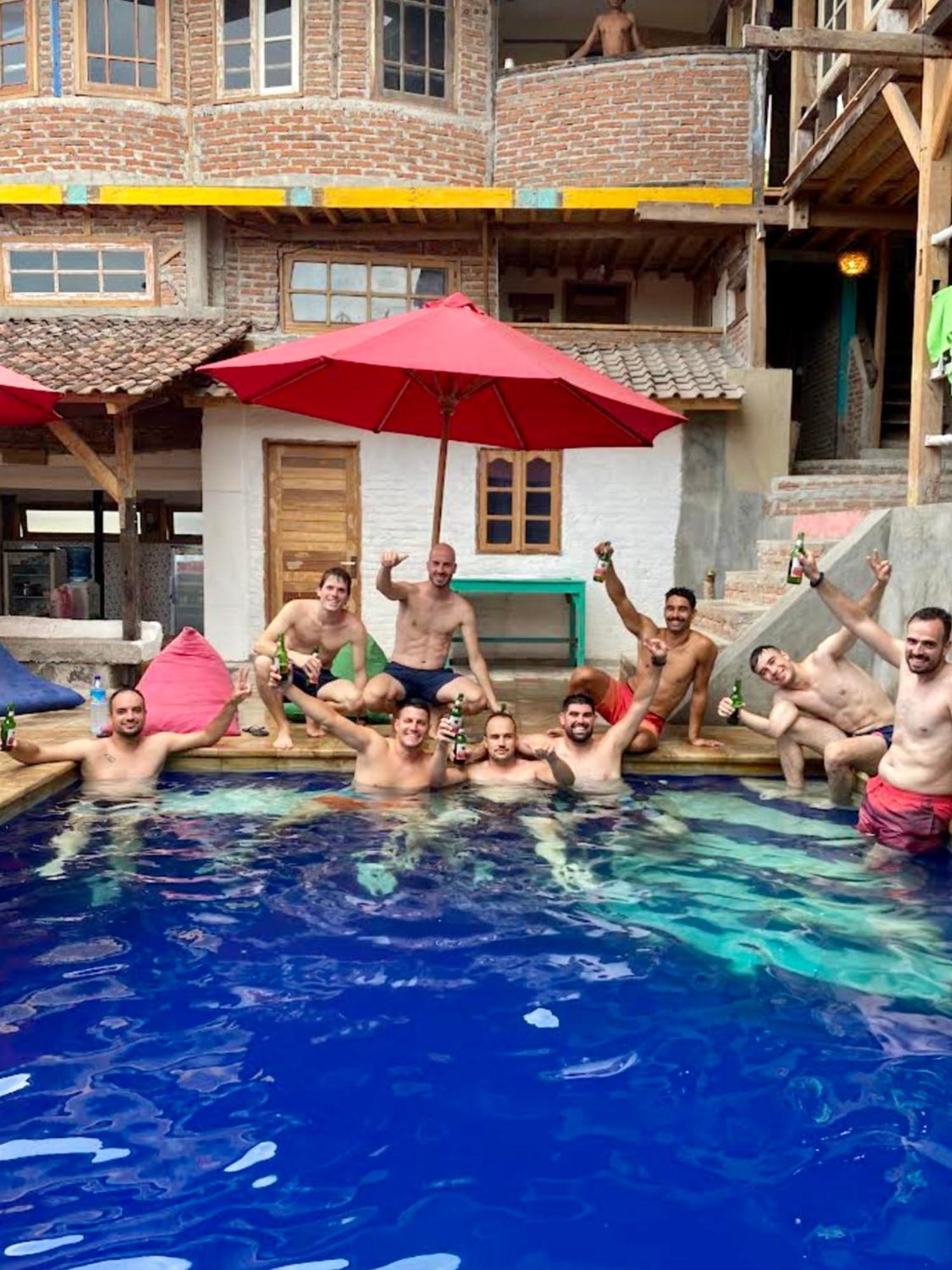 Gili La Boheme Hostel กีลีตราวางัน ภายนอก รูปภาพ