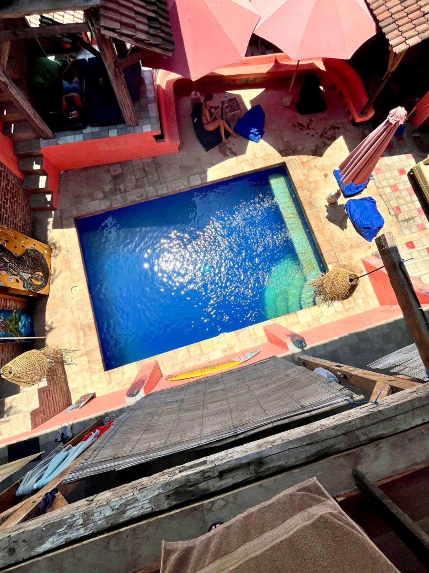 Gili La Boheme Hostel กีลีตราวางัน ภายนอก รูปภาพ