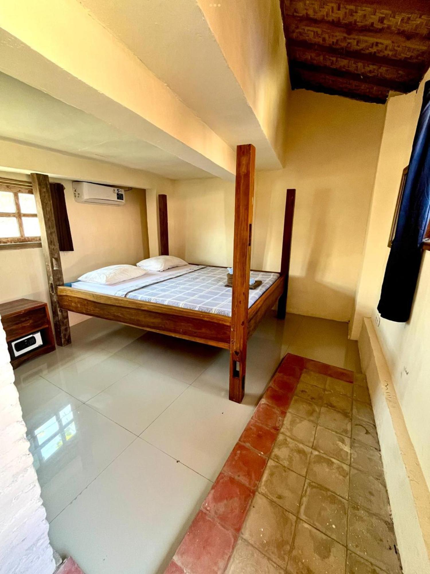 Gili La Boheme Hostel กีลีตราวางัน ภายนอก รูปภาพ