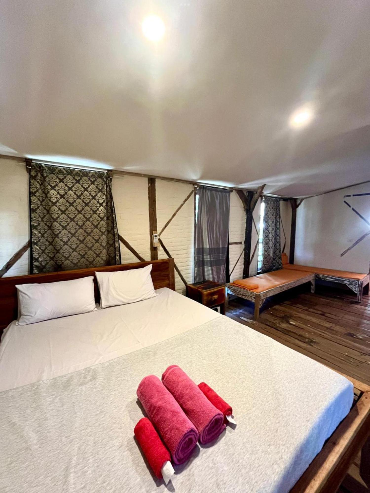 Gili La Boheme Hostel กีลีตราวางัน ภายนอก รูปภาพ