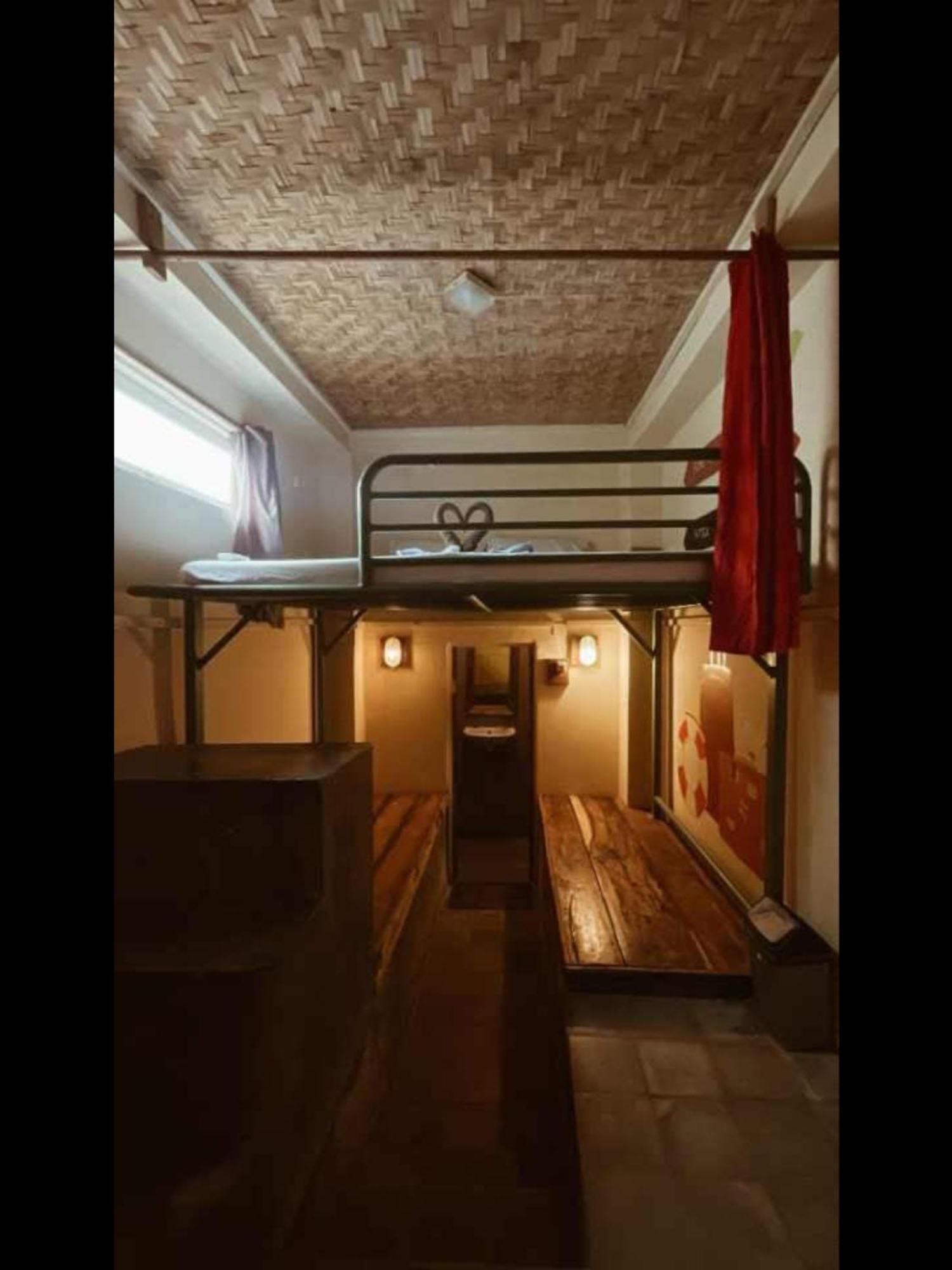 Gili La Boheme Hostel กีลีตราวางัน ภายนอก รูปภาพ