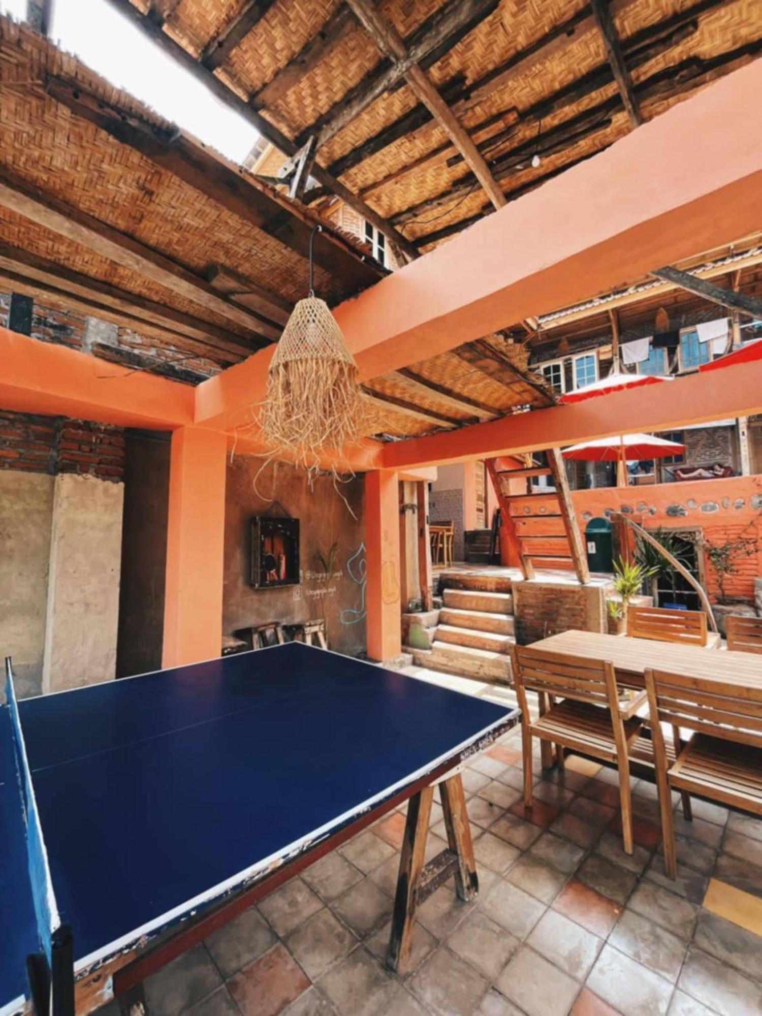 Gili La Boheme Hostel กีลีตราวางัน ภายนอก รูปภาพ