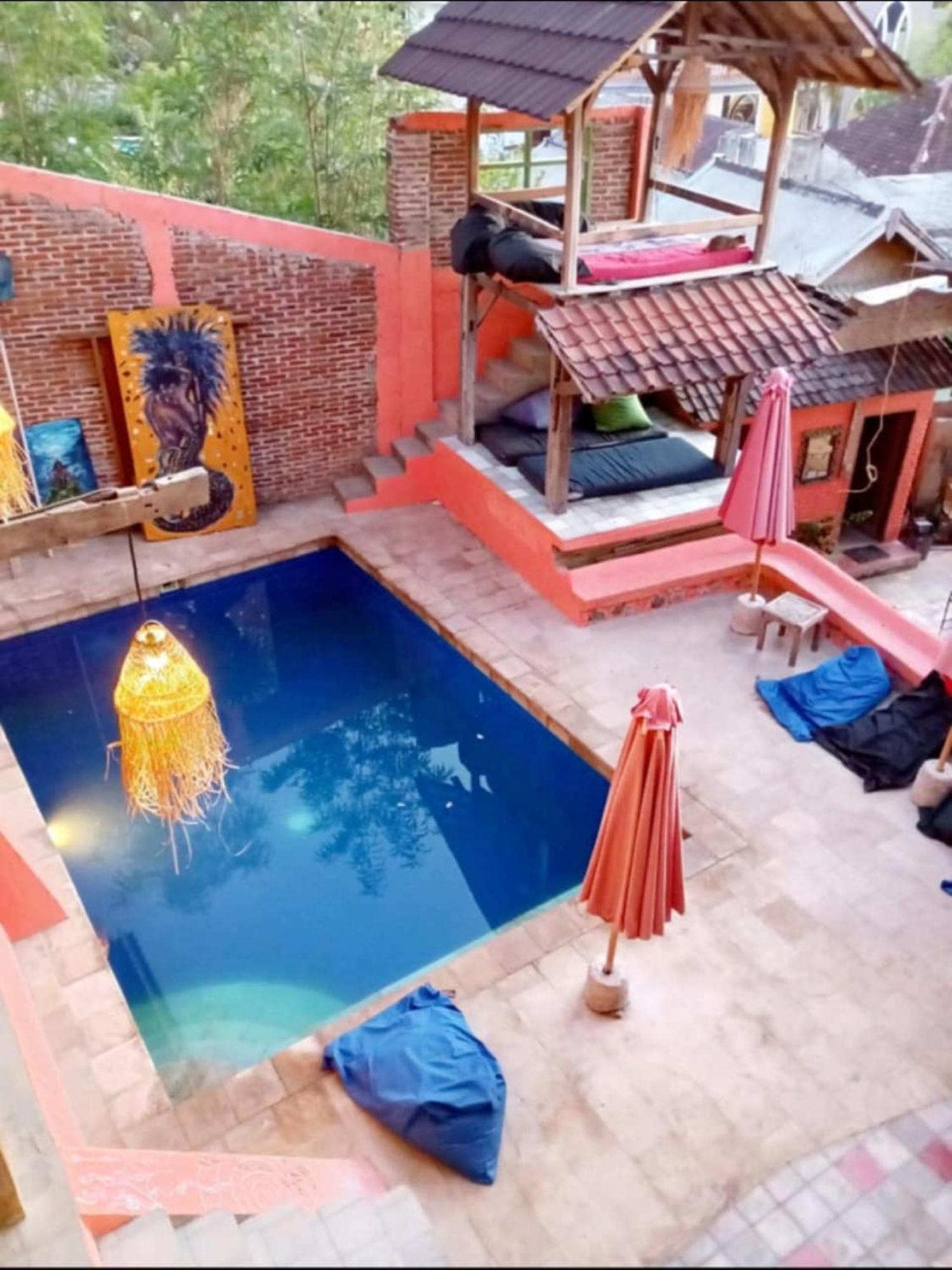 Gili La Boheme Hostel กีลีตราวางัน ภายนอก รูปภาพ