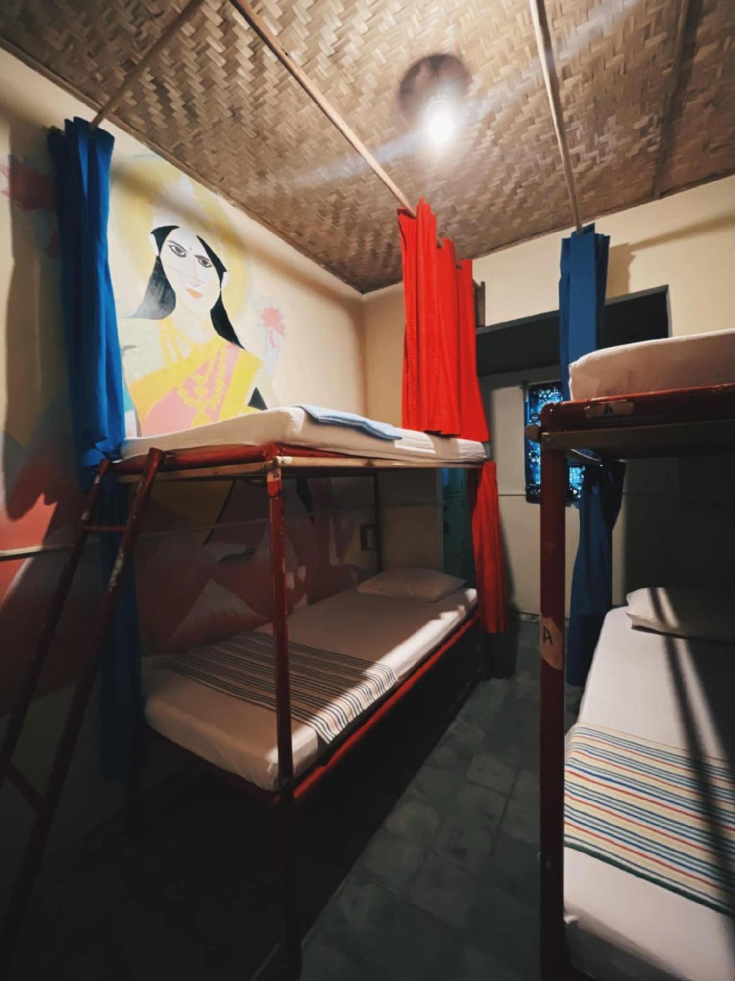 Gili La Boheme Hostel กีลีตราวางัน ภายนอก รูปภาพ
