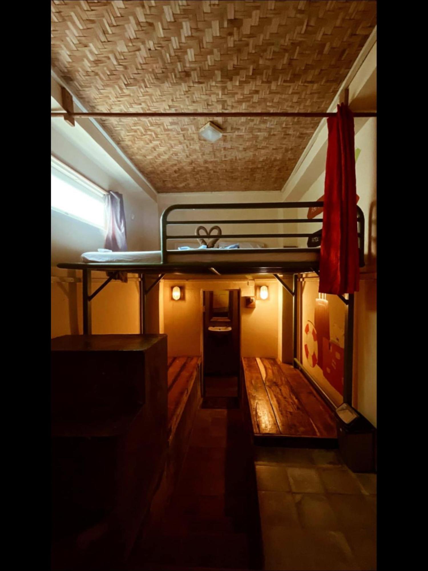 Gili La Boheme Hostel กีลีตราวางัน ภายนอก รูปภาพ