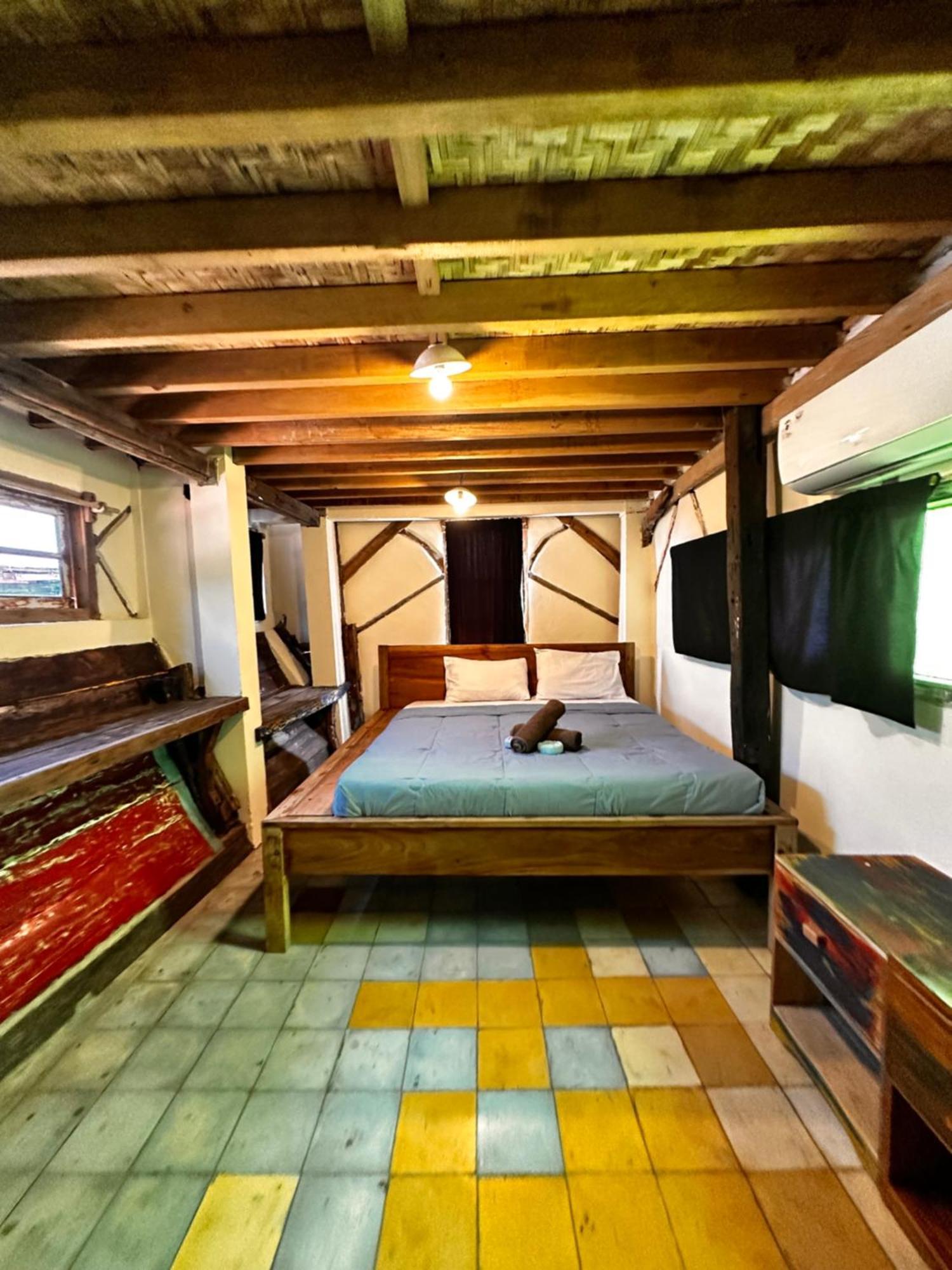 Gili La Boheme Hostel กีลีตราวางัน ภายนอก รูปภาพ