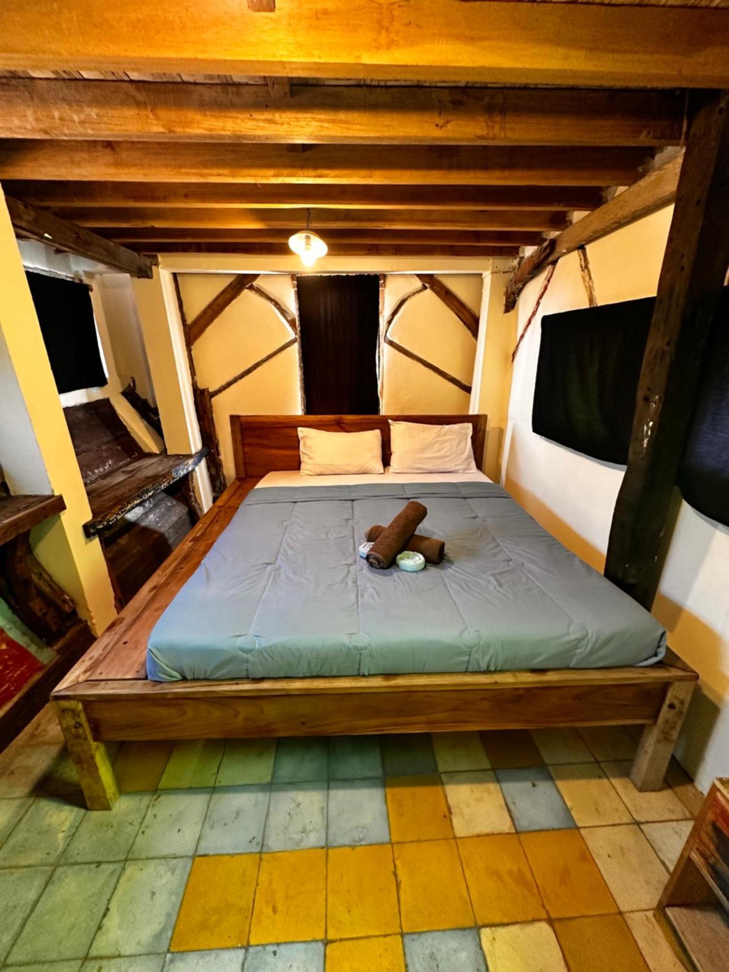 Gili La Boheme Hostel กีลีตราวางัน ภายนอก รูปภาพ