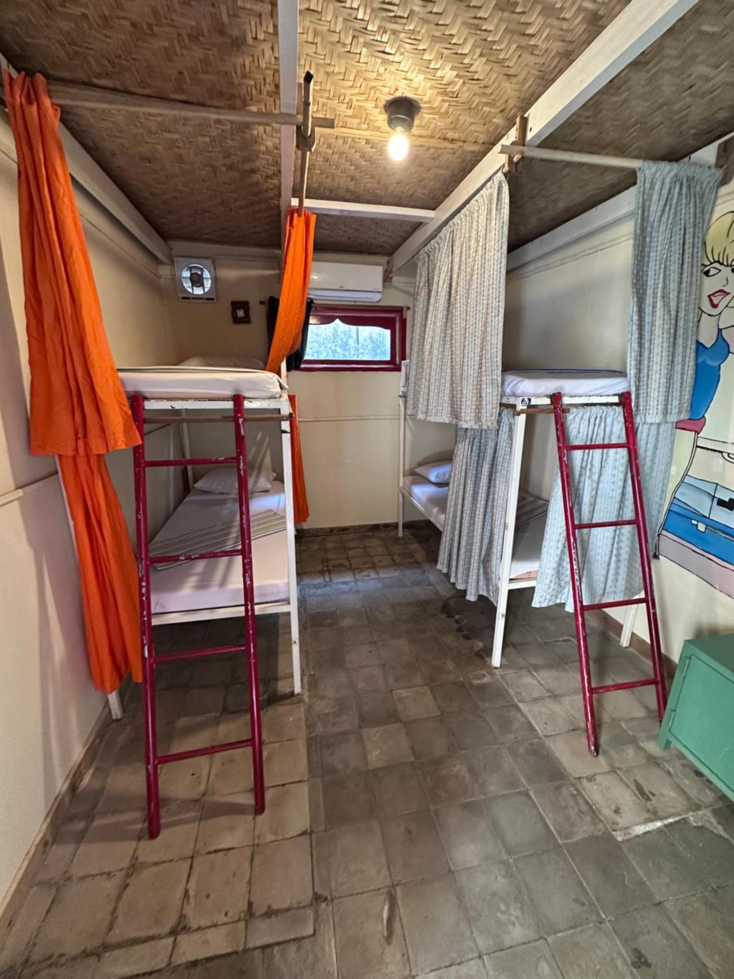 Gili La Boheme Hostel กีลีตราวางัน ภายนอก รูปภาพ