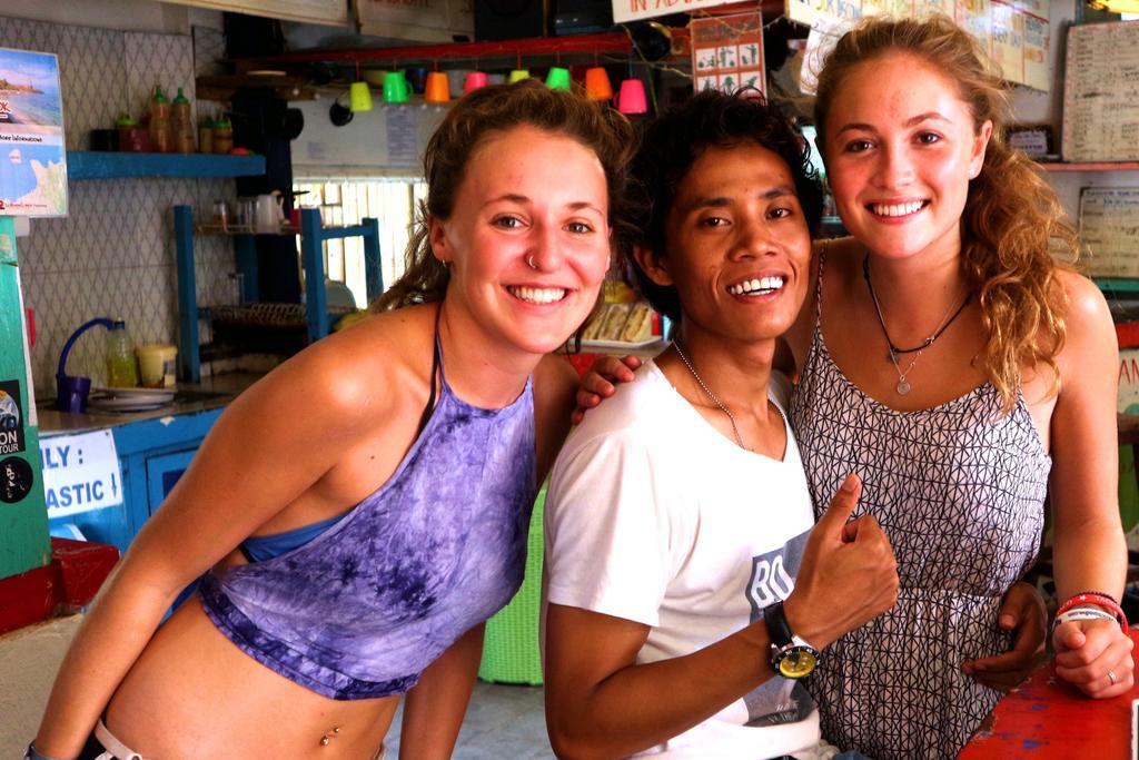 Gili La Boheme Hostel กีลีตราวางัน ภายนอก รูปภาพ