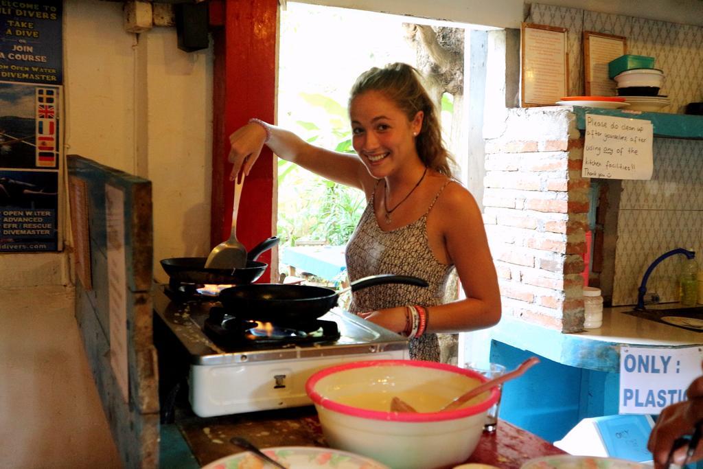 Gili La Boheme Hostel กีลีตราวางัน ภายนอก รูปภาพ