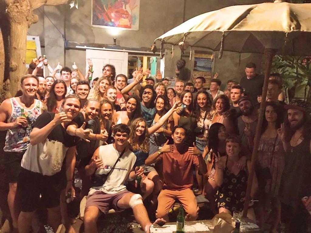Gili La Boheme Hostel กีลีตราวางัน ภายนอก รูปภาพ