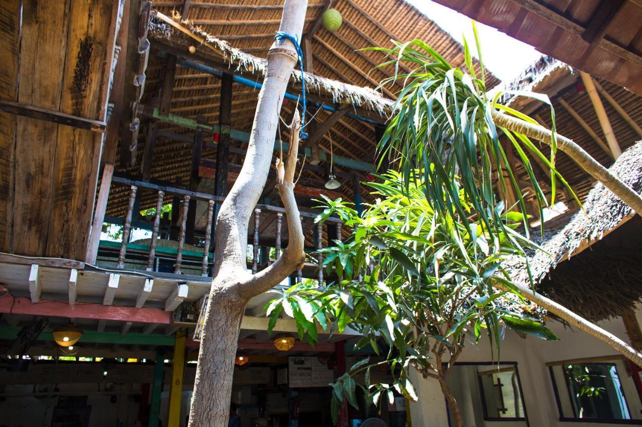 Gili La Boheme Hostel กีลีตราวางัน ภายนอก รูปภาพ