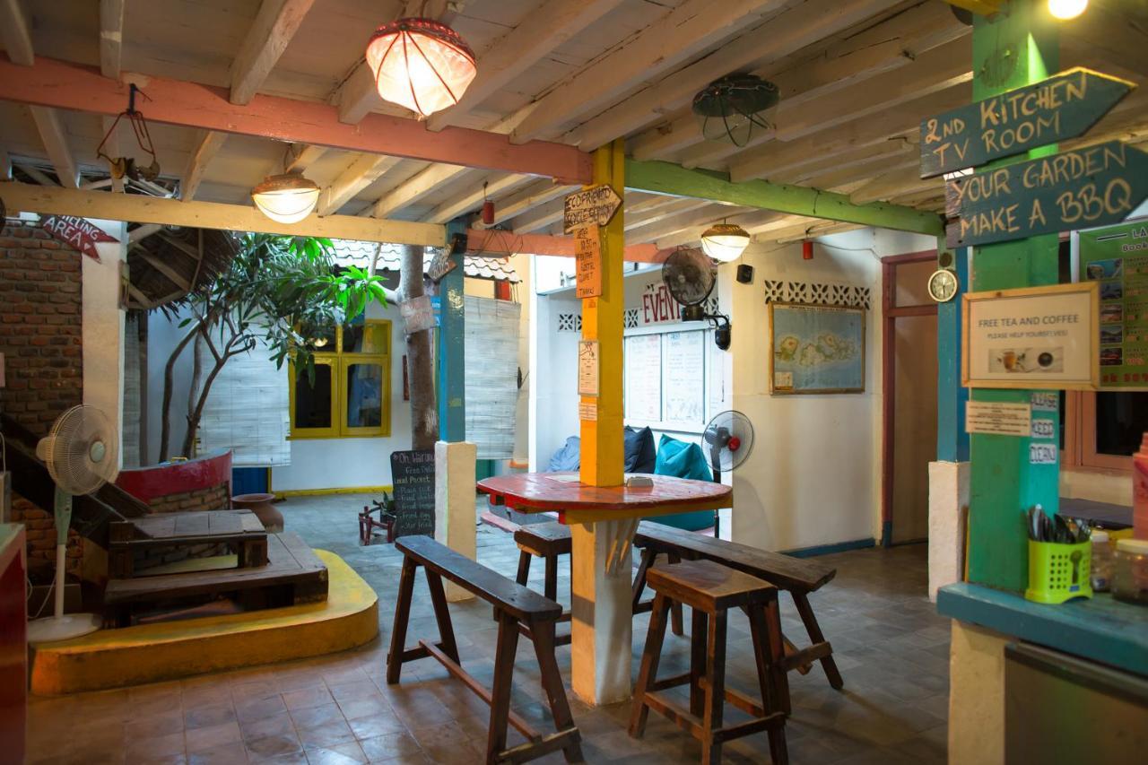 Gili La Boheme Hostel กีลีตราวางัน ภายนอก รูปภาพ
