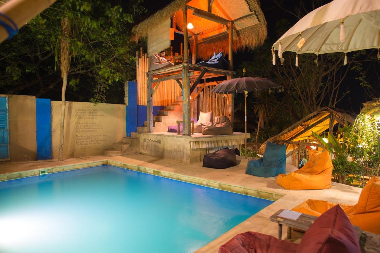 Gili La Boheme Hostel กีลีตราวางัน ภายนอก รูปภาพ