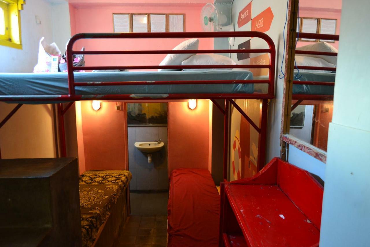 Gili La Boheme Hostel กีลีตราวางัน ภายนอก รูปภาพ
